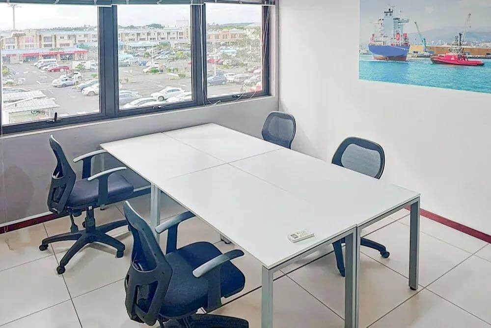 Grand Bay, Central - Photo 3 Grand Bay, Central office space - View 3 in Grand Baie - internet, office_cleaning, breakout_areas