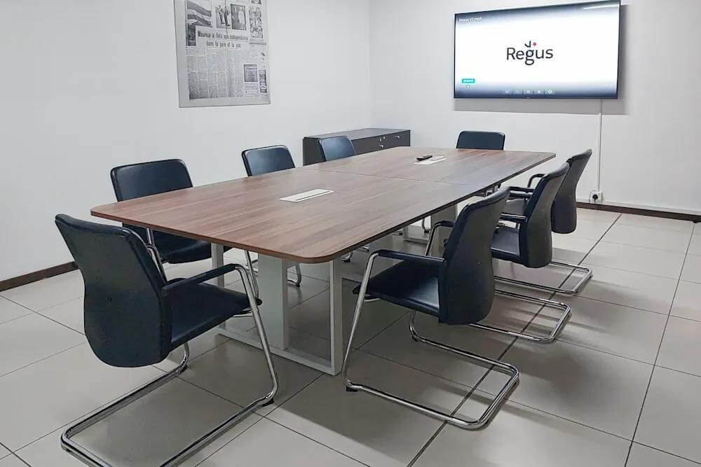 Grand Bay, Central - Photo 2 Grand Bay, Central office space - View 2 in Grand Baie - internet, office_cleaning, breakout_areas