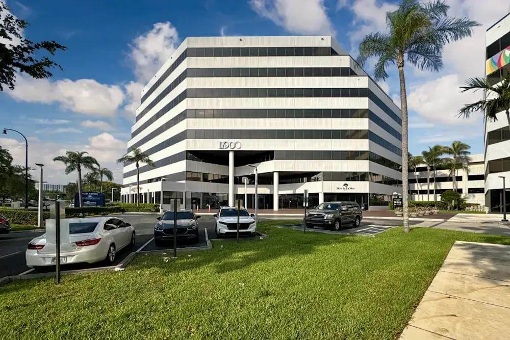 FL, North Miami- Biscayne Blvd - Office space in North Miami, Florida