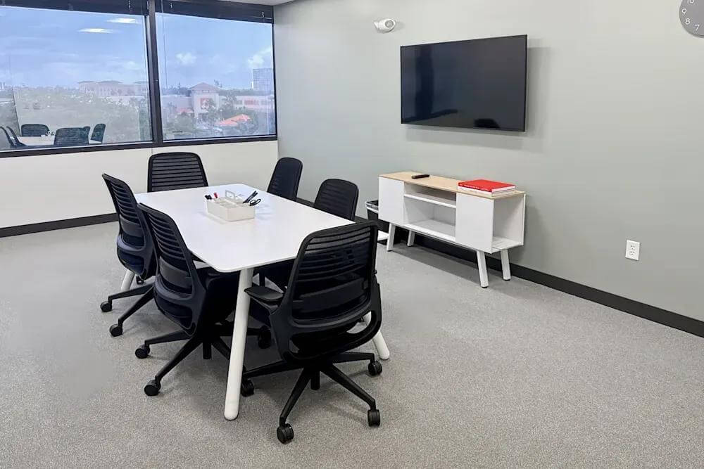FL, North Miami- Biscayne Blvd office space - View 7 in North Miami - internet, office_cleaning, breakout_areas