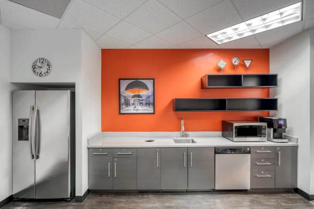 FL, Orlando - 111 North Orange office space - View 2 in Orlando - internet, office_cleaning, breakout_areas