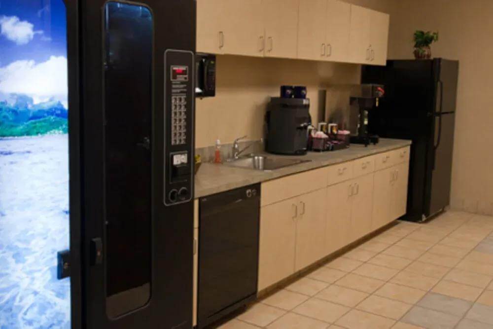 FL, Tampa - Woodland Corporate Center office space - View 6 in Tampa - internet, office_cleaning, breakout_areas