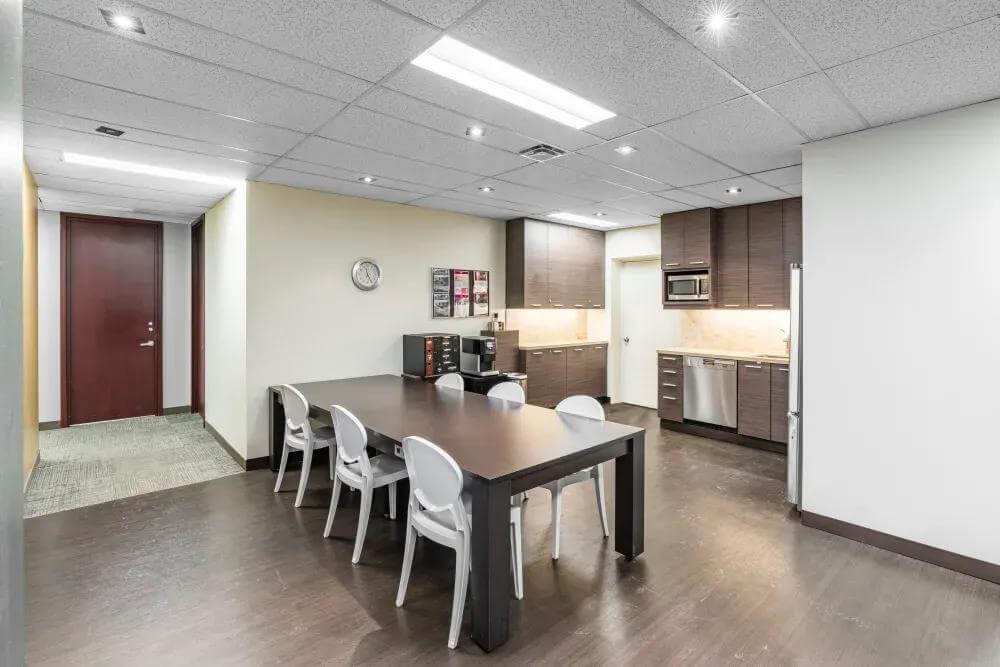 Montreal, 1200 Mcgill College Ave office space - View 6 in Montréal - internet, office_cleaning, breakout_areas