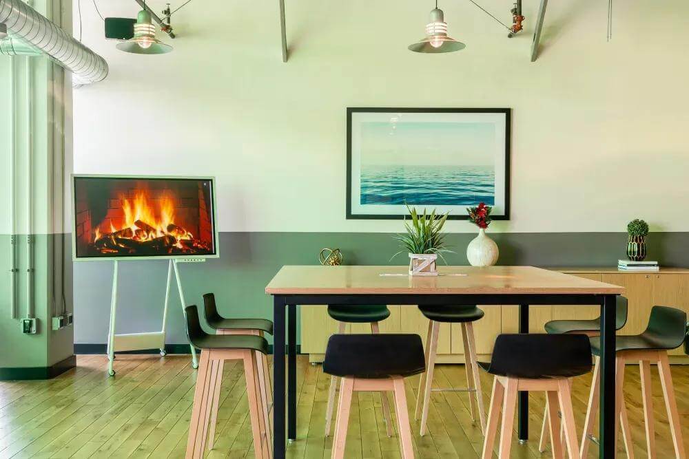 West Hollywood, La Brea office space - View 2 in Los Angeles - internet, office_cleaning, breakout_areas