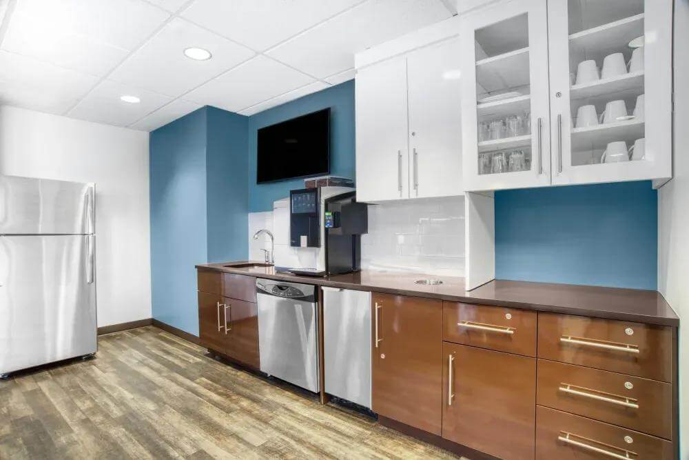 Lakewood, 200 Union Blvd office space - View 6 in Lakewood - internet, office_cleaning, breakout_areas