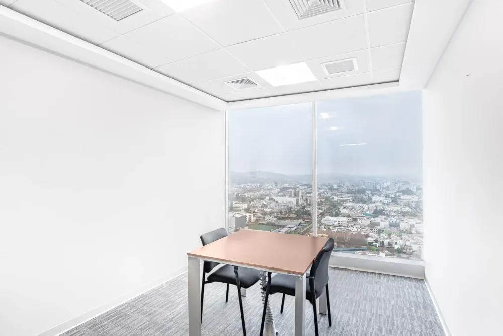 Lima, Central Tower - Photo 2 Lima, Central Tower office space - View 2 in Santiago de Surco - internet, office_cleaning, breakout_areas