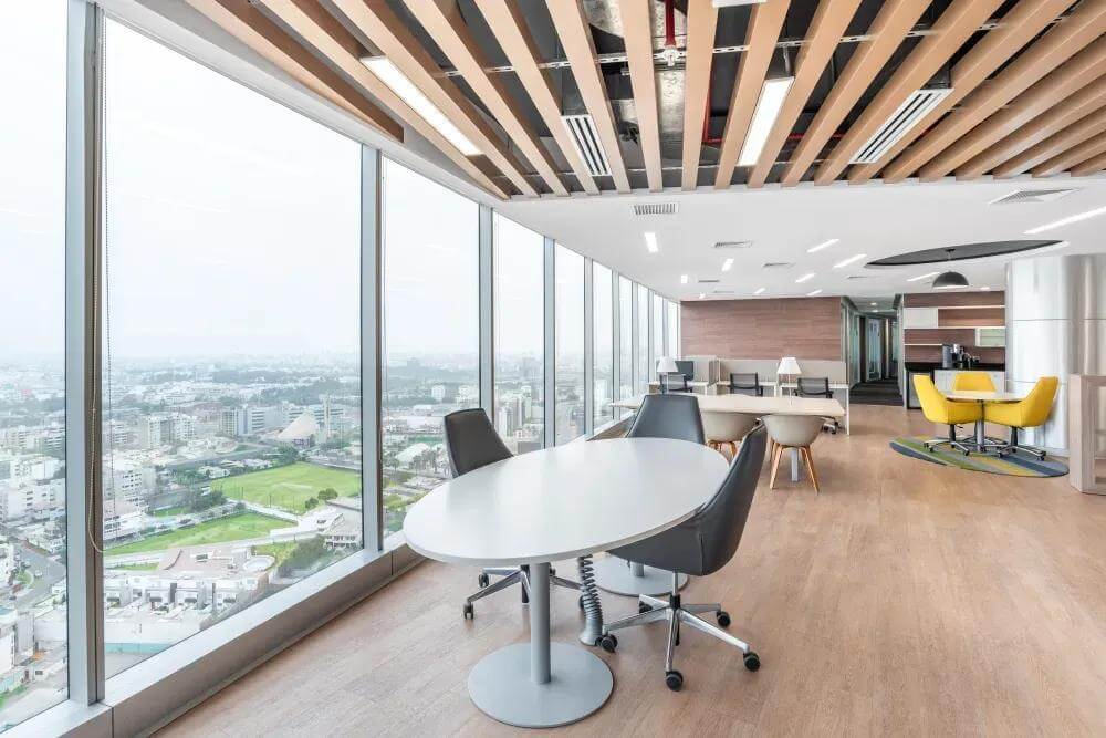 Lima, Central Tower - Photo 5 Lima, Central Tower office space - View 5 in Santiago de Surco - internet, office_cleaning, breakout_areas