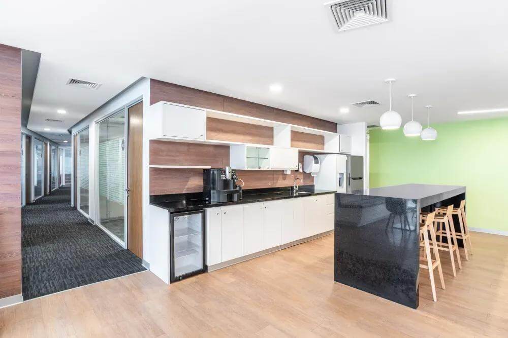 Lima, Central Tower - Photo 6 Lima, Central Tower office space - View 6 in Santiago de Surco - internet, office_cleaning, breakout_areas