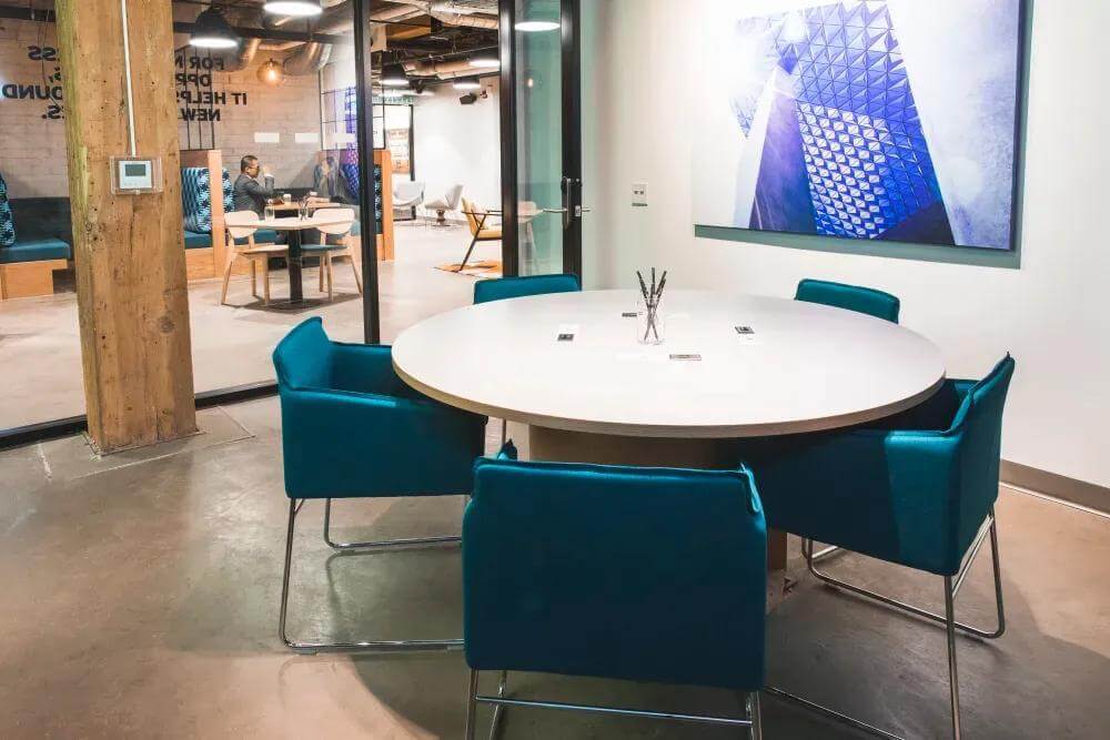 Toronto, 180 John Street - Photo 6 Toronto, 180 John Street office space - View 6 in Toronto - internet, office_cleaning, breakout_areas