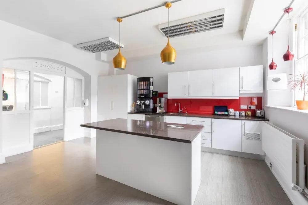 DUBLIN, 2 Pembroke House - Photo 6 DUBLIN, 2 Pembroke House office space - View 6 in Dublin - internet, office_cleaning, breakout_areas