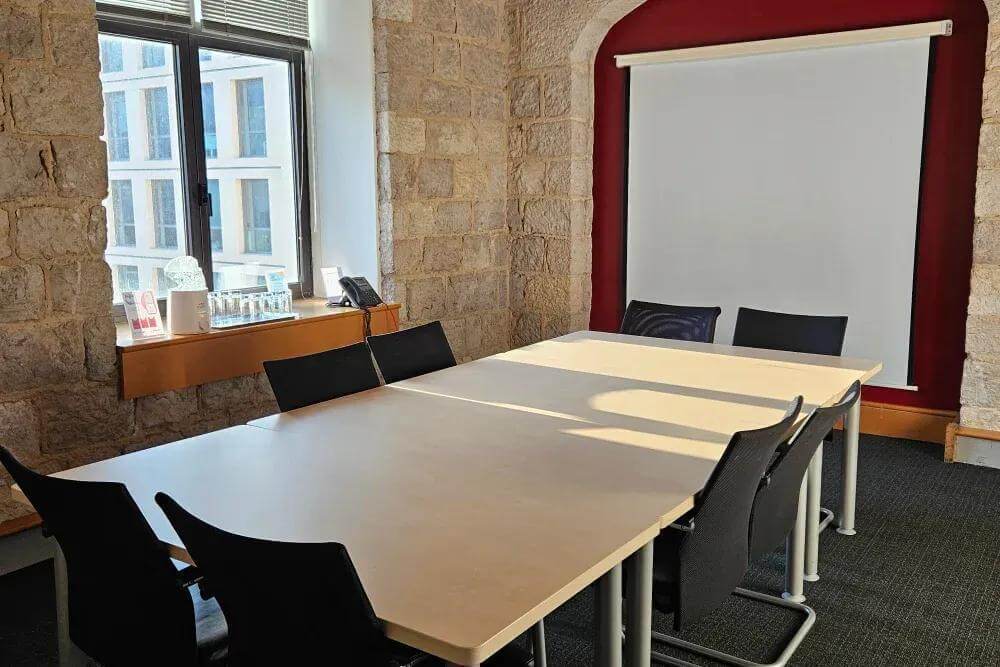 MARSEILLE, Les Docks - Photo 3 MARSEILLE, Les Docks office space - View 3 in Marseille - internet, office_cleaning, breakout_areas