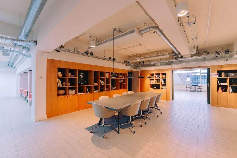 Utrecht, House Modernes office space - View 2 in Utrecht - internet, office_cleaning, breakout_areas