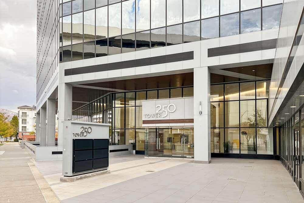 UT, Salt Lake City - 250 E 200 S office space - View 2 in Salt Lake City - internet, office_cleaning, breakout_areas