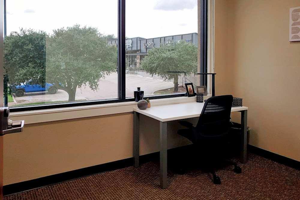 TX, College Station - University Dr office space - View 6 in College Station - internet, office_cleaning, breakout_areas