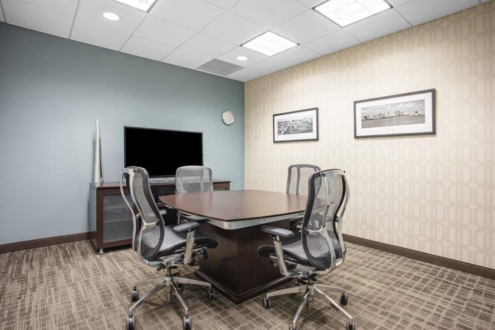 IL, Glenview - Prairie Glen - Photo 5 IL, Glenview - Prairie Glen office space - View 5 in Glenview - internet, office_cleaning, breakout_areas