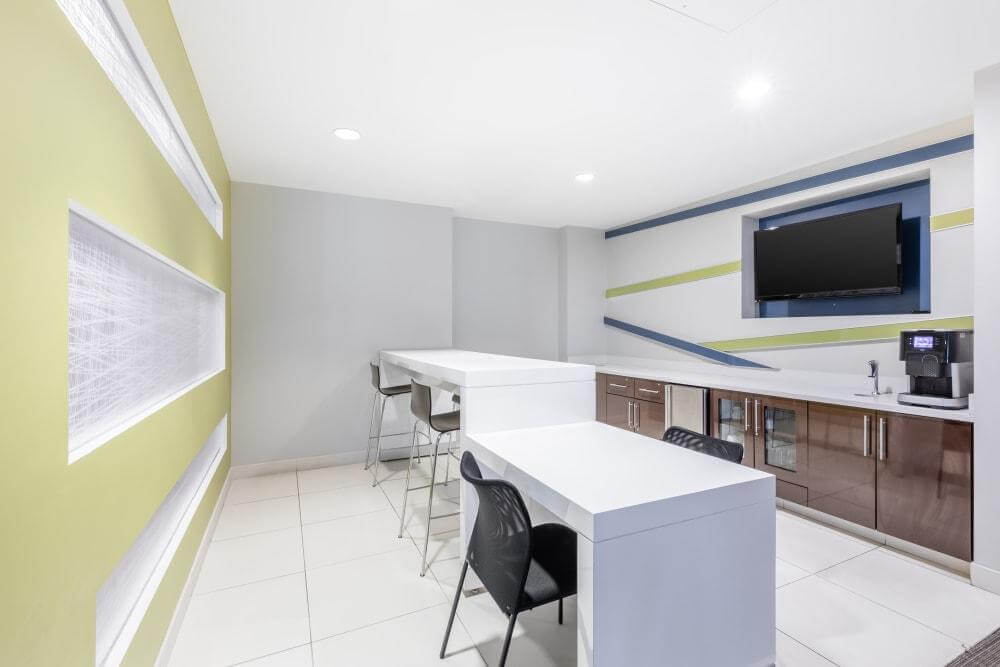 WA, Seattle - Seattle City - Photo 2 WA, Seattle - Seattle City office space - View 2 in Seattle - internet, office_cleaning, breakout_areas