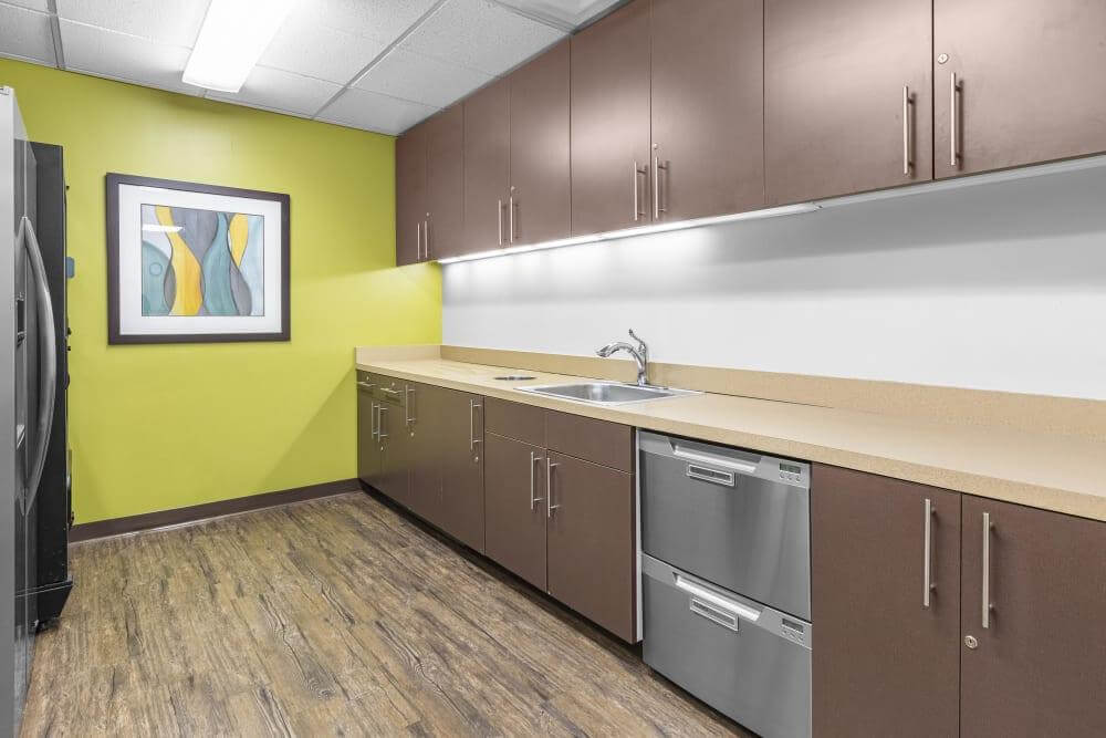 Foxboro Square - Photo 2 Foxboro Square office space - View 2 in Johnston - internet, office_cleaning, breakout_areas