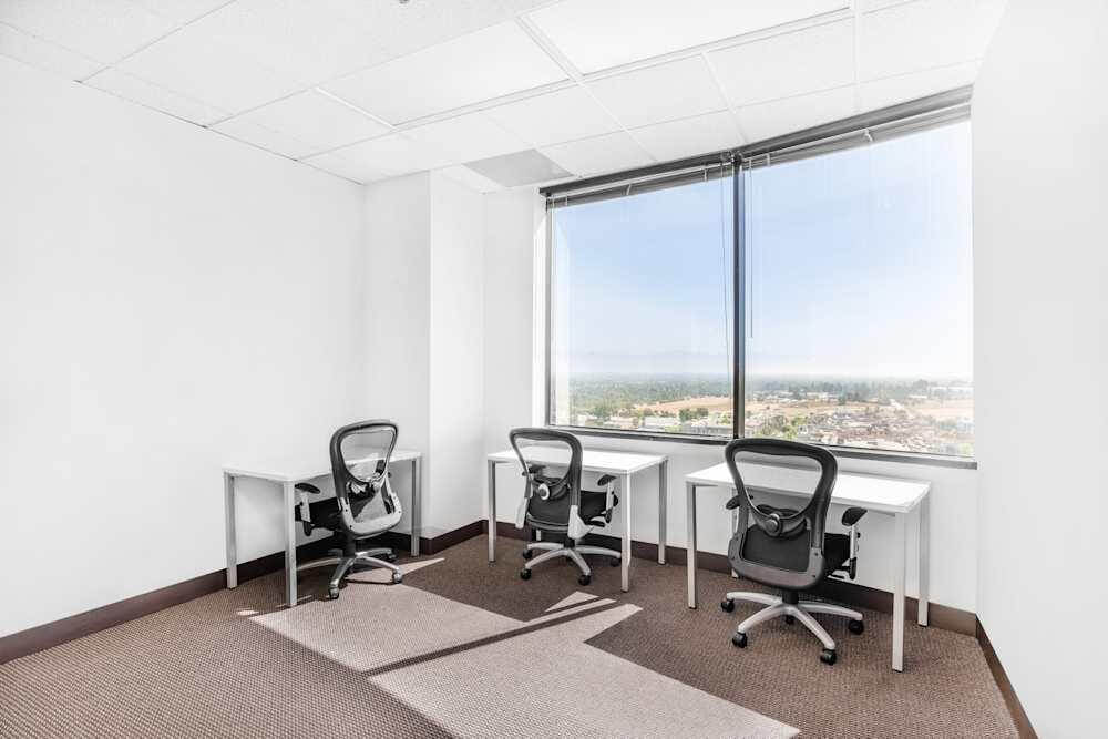 CA, Woodland Hills - Trillium Towers Center office space - View 4 in Los Angeles - internet, office_cleaning, breakout_areas