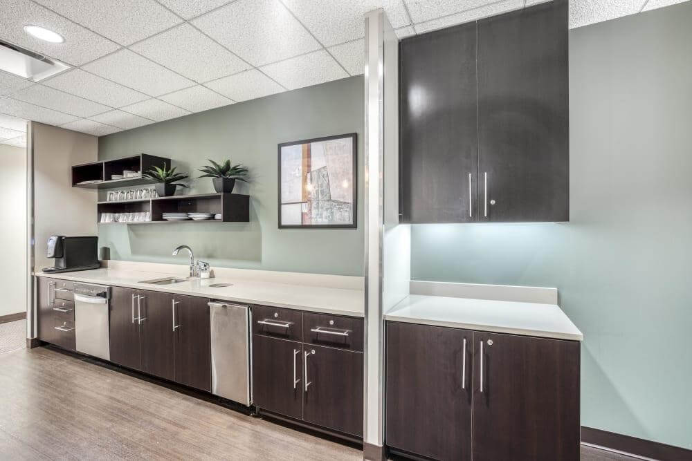 IL, Oak Brook - Regency Towers (HQ) - Photo 2 IL, Oak Brook - Regency Towers (HQ) office space - View 2 in Oak Brook - internet, office_cleaning, breakout_areas