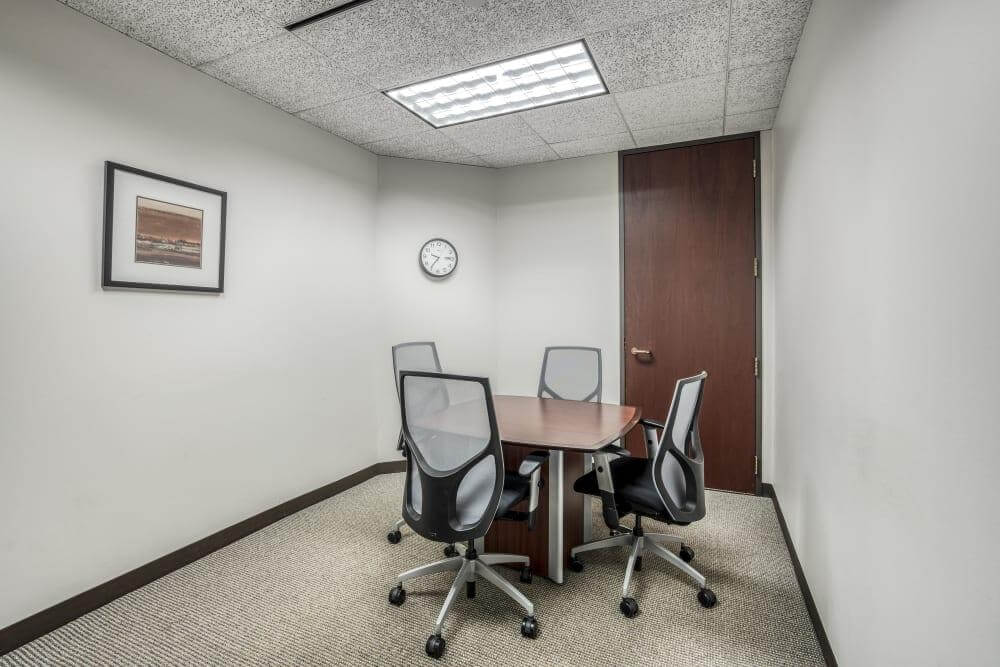 IL, Oak Brook - Regency Towers (HQ) - Photo 4 IL, Oak Brook - Regency Towers (HQ) office space - View 4 in Oak Brook - internet, office_cleaning, breakout_areas