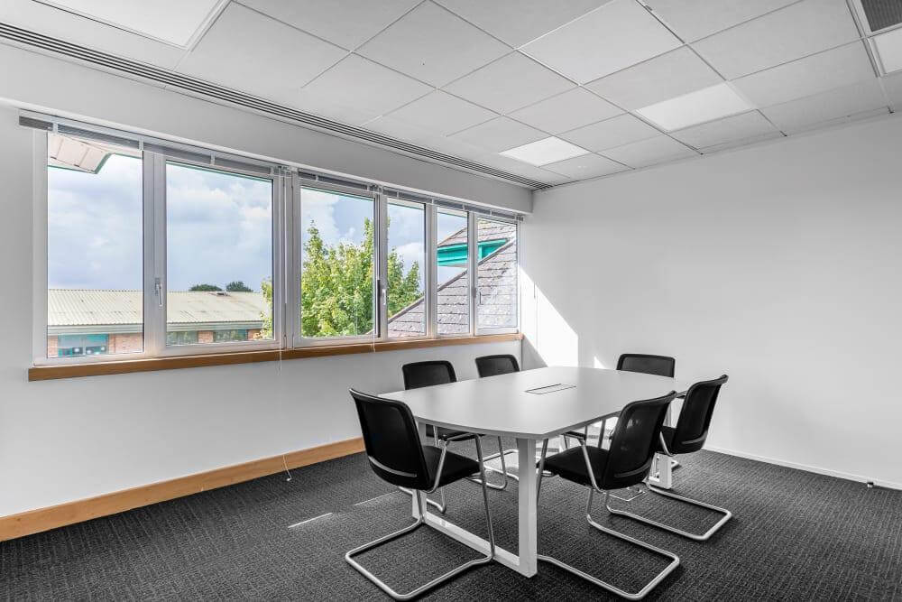 LEATHERHEAD, Kingston Road - Office space in Leatherhead, England