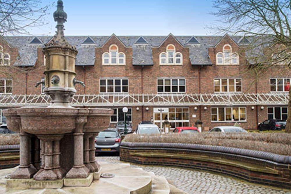 2 Fountain Court - Photo 2 2 Fountain Court office space - View 2 in St Albans - internet, office_cleaning, breakout_areas