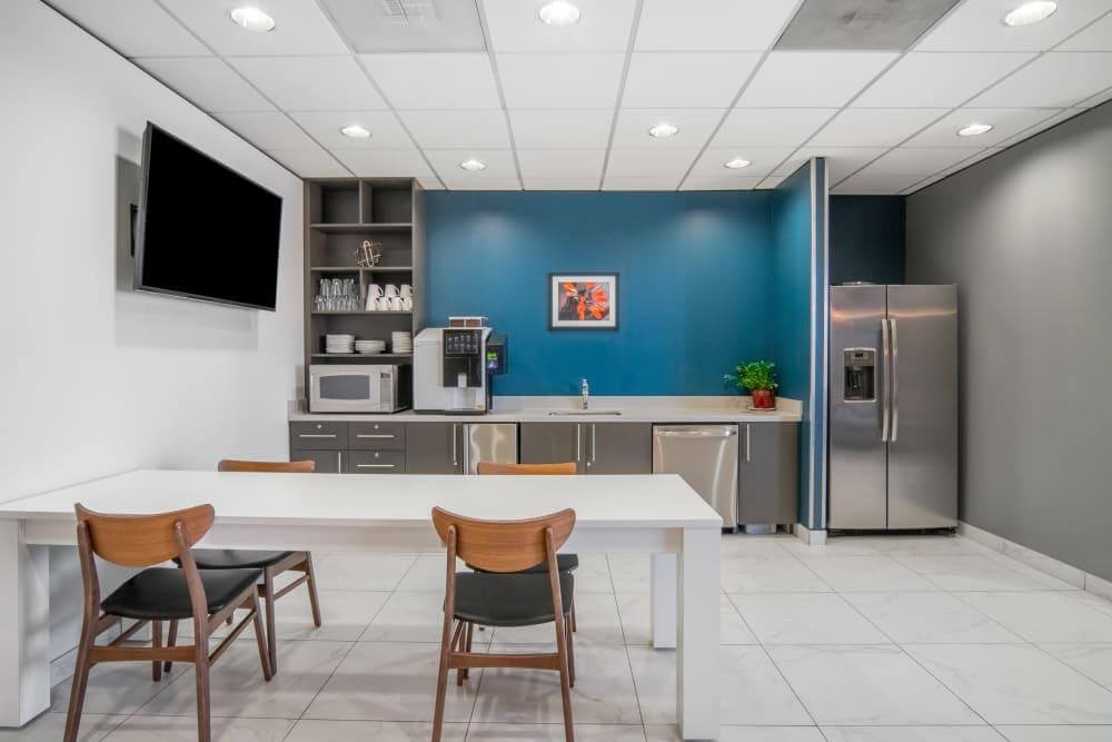 Fashion Square - Photo 6 Fashion Square office space - View 6 in Scottsdale - internet, office_cleaning, breakout_areas