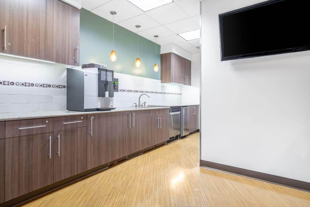 Kruse Woods Corporate Park - Photo 4 Kruse Woods Corporate Park office space - View 4 in Lake Oswego - internet, office_cleaning, breakout_areas