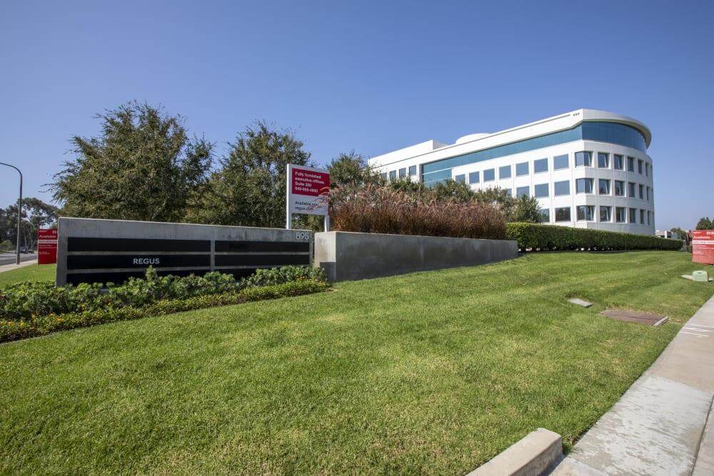 895 Dove Street office space - View 4 in Newport Beach - internet, office_cleaning, breakout_areas