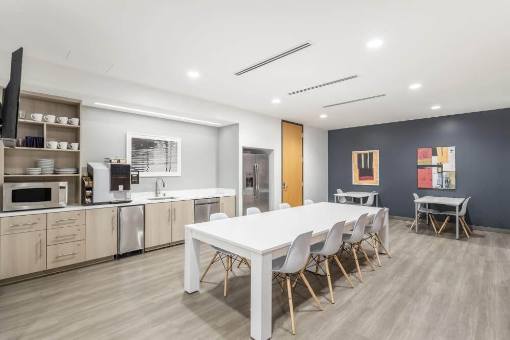 CA, Laguna Hills - Carlota Plaza - Photo 4 CA, Laguna Hills - Carlota Plaza office space - View 4 in Laguna Hills - internet, office_cleaning, breakout_areas