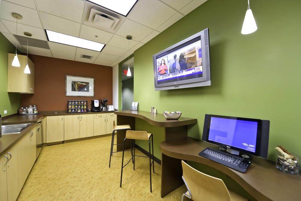 AZ, Phoenix - Esplanade III office space - View 3 in Phoenix - internet, office_cleaning, breakout_areas