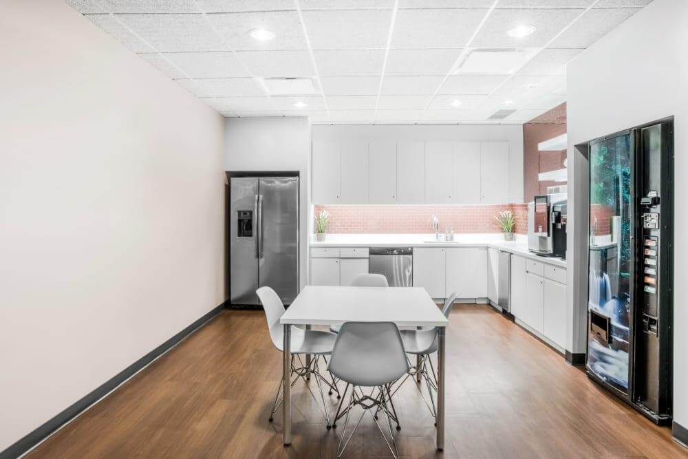 IL, Northbrook - One Northbrook Place (HQ) office space - View 3 in Northbrook - internet, office_cleaning, breakout_areas