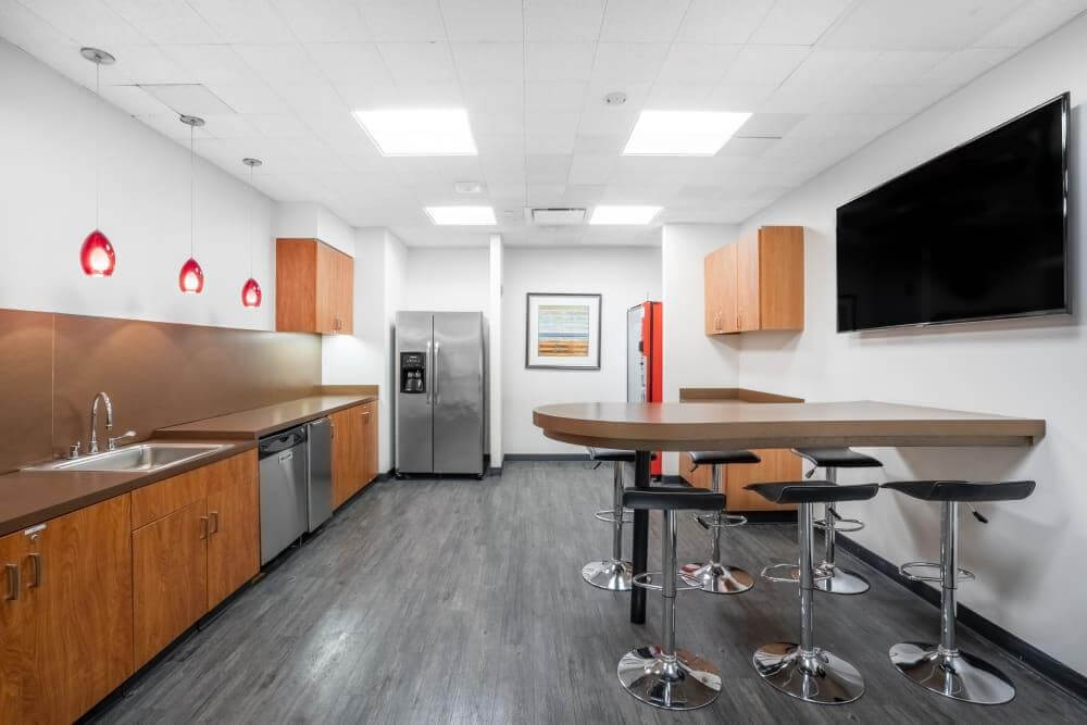 NY, New York City - 140 Broadway - Photo 4 NY, New York City - 140 Broadway office space - View 4 in New York - internet, office_cleaning, breakout_areas