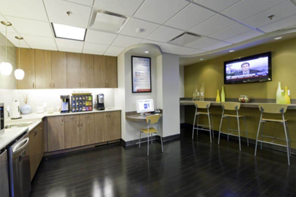 MO, Kansas City - Zona Rosa office space - View 5 in Kansas City - internet, office_cleaning, breakout_areas