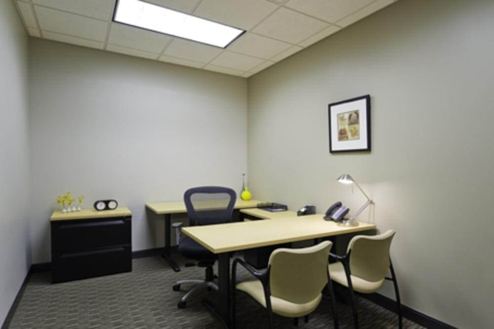MO, Kansas City - Zona Rosa - Office space in Kansas City, Missouri
