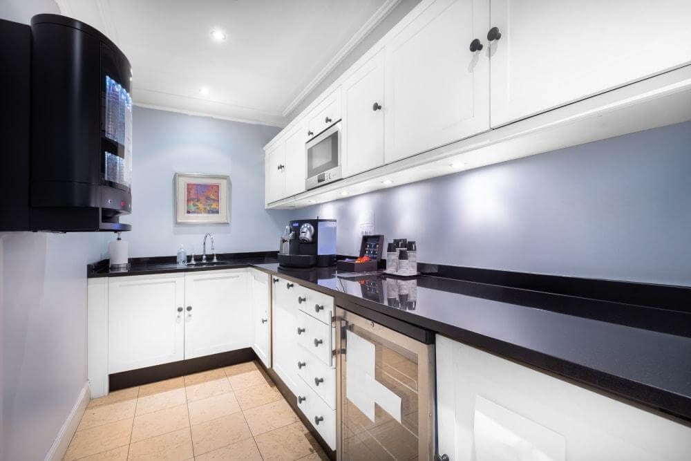 Paris, Signature, Georges V Bassano - Photo 6 Paris, Signature, Georges V Bassano office space - View 6 in Paris - internet, office_cleaning, breakout_areas