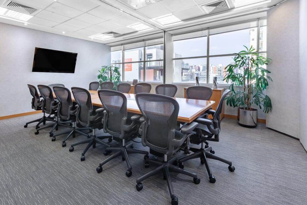 CURITIBA, Batel - Ed Corporate Evolution - Photo 4 CURITIBA, Batel - Ed Corporate Evolution office space - View 4 in Centro - internet, office_cleaning, breakout_areas