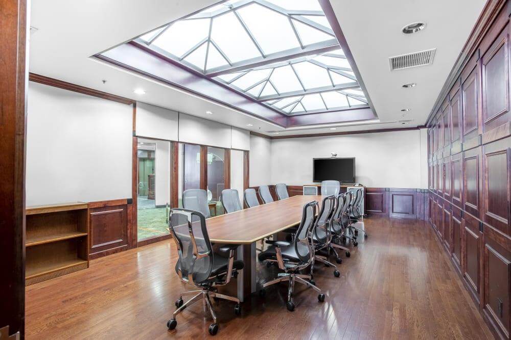 MO, Kansas City - Country Club Plaza - Office space in Kansas City, Missouri