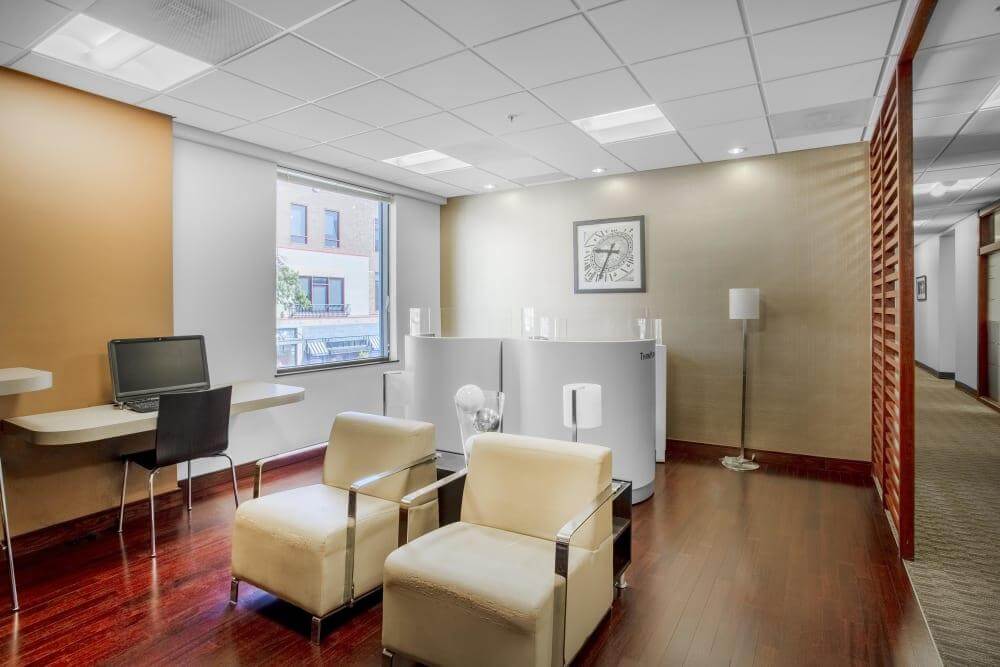 MO, Kansas City - Country Club Plaza office space - View 2 in Kansas City - internet, office_cleaning, breakout_areas