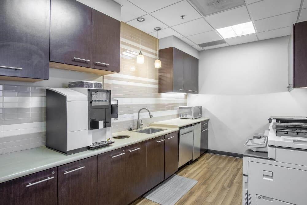 MO, Kansas City - Country Club Plaza office space - View 6 in Kansas City - internet, office_cleaning, breakout_areas