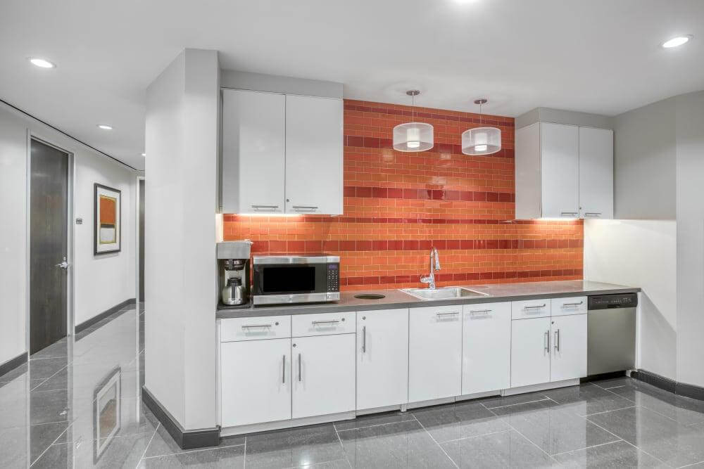 NY, New York City - 477 Madison - Photo 5 NY, New York City - 477 Madison office space - View 5 in New York - internet, office_cleaning, breakout_areas