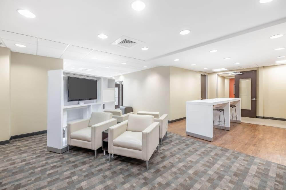 Miracle Mile Plaza - Photo 4 Miracle Mile Plaza office space - View 4 in Vero Beach - internet, office_cleaning, breakout_areas