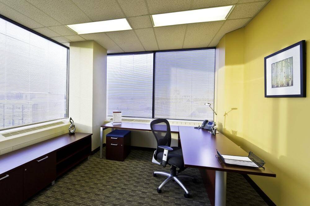 380 Wellington Street - Photo 4 380 Wellington Street office space - View 4 in London - internet, office_cleaning, breakout_areas