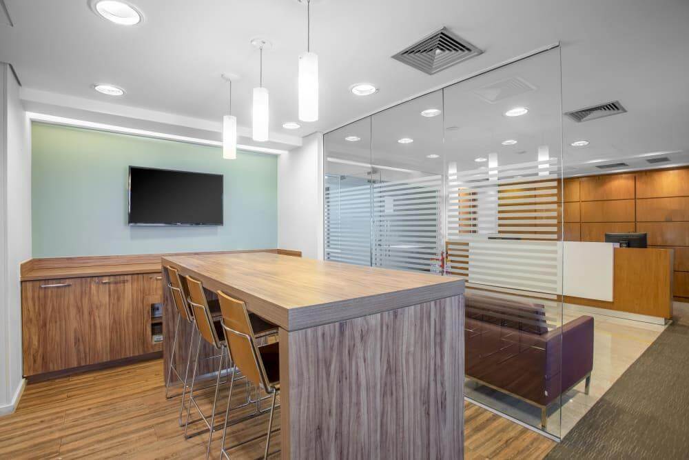 VITORIA, Work Center - 20th Floor - Photo 5 VITORIA, Work Center - 20th Floor office space - View 5 in Da Penha - internet, office_cleaning, breakout_areas