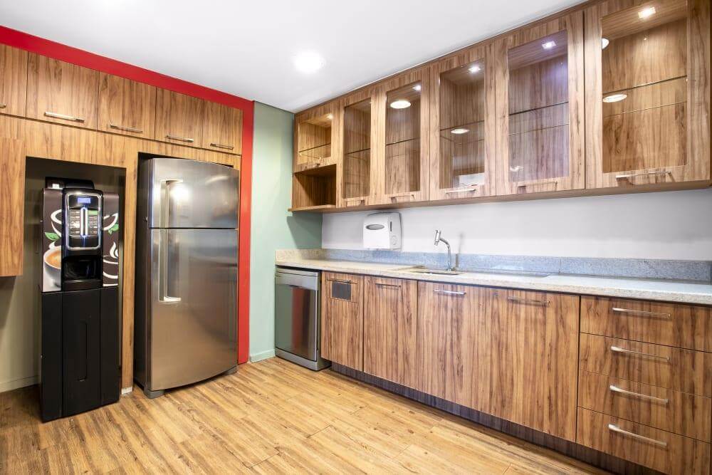 VITORIA, Work Center - 20th Floor - Photo 2 VITORIA, Work Center - 20th Floor office space - View 2 in Da Penha - internet, office_cleaning, breakout_areas