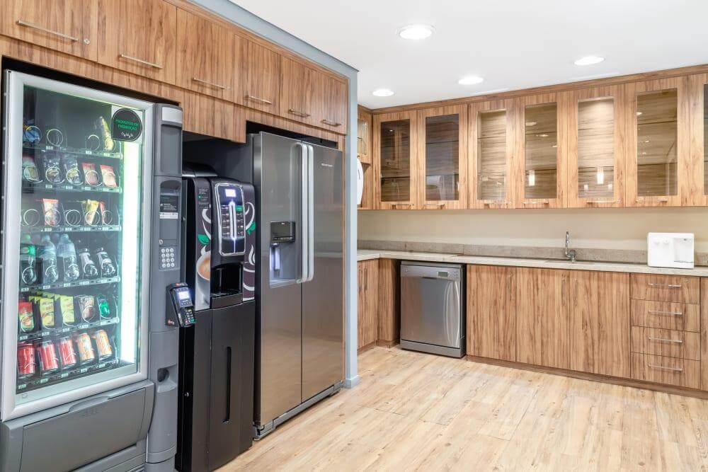 Mundo Plaza Centre office space - View 4 in Caminho das Árvores - internet, office_cleaning, breakout_areas