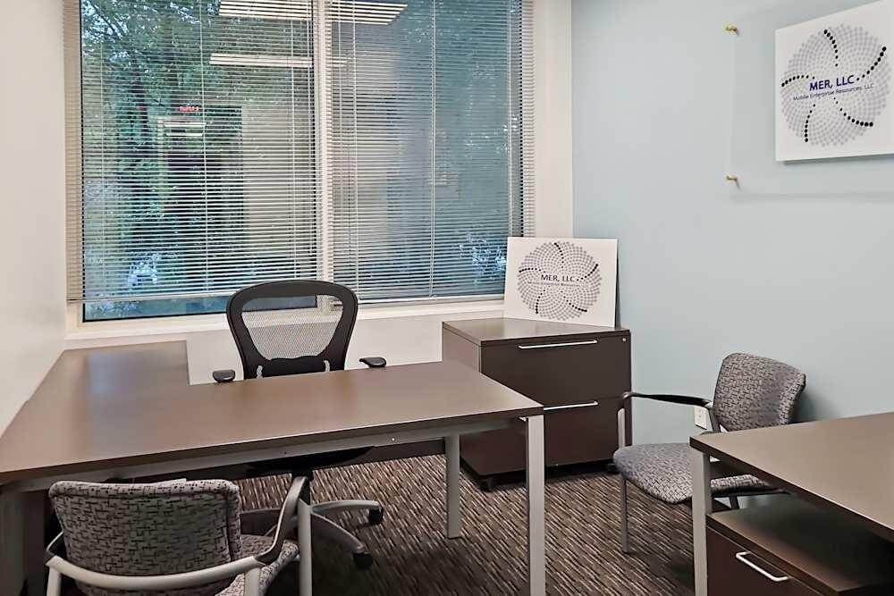 Weston Pointe II - Photo 3 Weston Pointe II office space - View 3 in Weston - internet, office_cleaning, breakout_areas