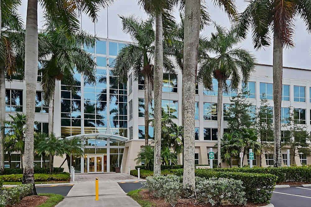 Weston Pointe II - Photo 6 Weston Pointe II office space - View 6 in Weston - internet, office_cleaning, breakout_areas