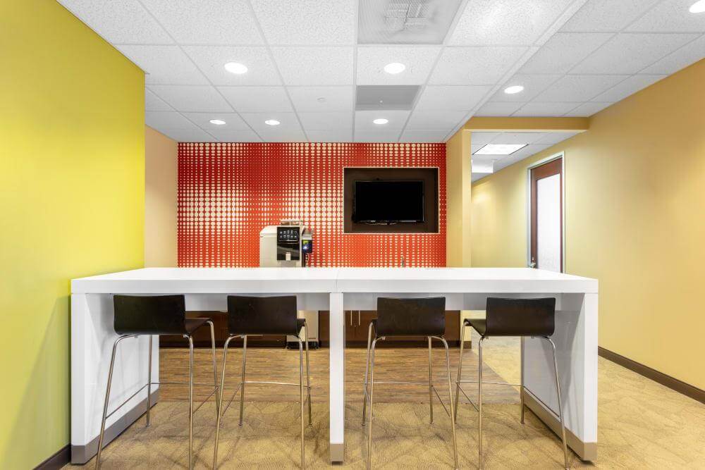 IL, Evanston - Orrington Plaza office space - View 6 in Evanston - internet, office_cleaning, breakout_areas