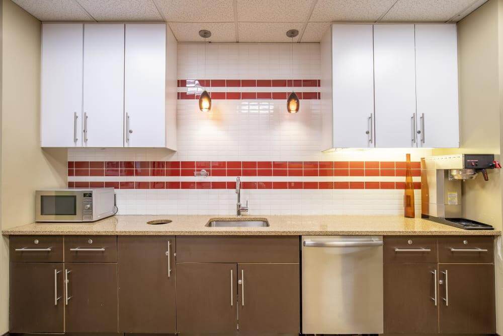 BC, Kelowna - Landmark - Office space in Kelowna, British Columbia